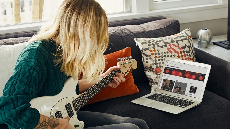 Fender Play learn guitar online 900x506 1 - آموزش آنلاین گیتار