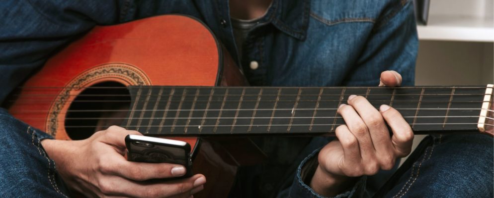 Learn Guitar Phone Featured 994x400 1 - آموزش آنلاین گیتار